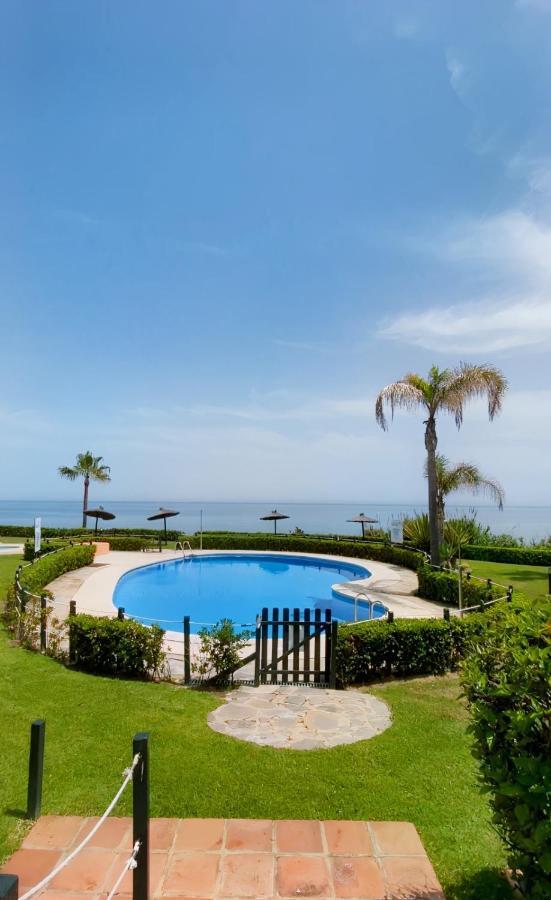 Ikram Front Beach Bermuda Beach Estepona Exterior photo
